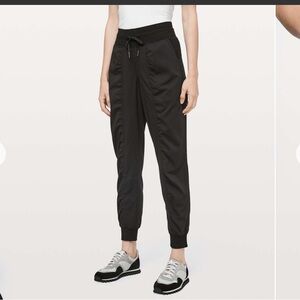 Lululemon • Dance studio jogger 29” • Size 2